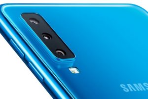 С тройна задна камера и 6-инчов дисплей Samsung Galaxy A7 вече е в България