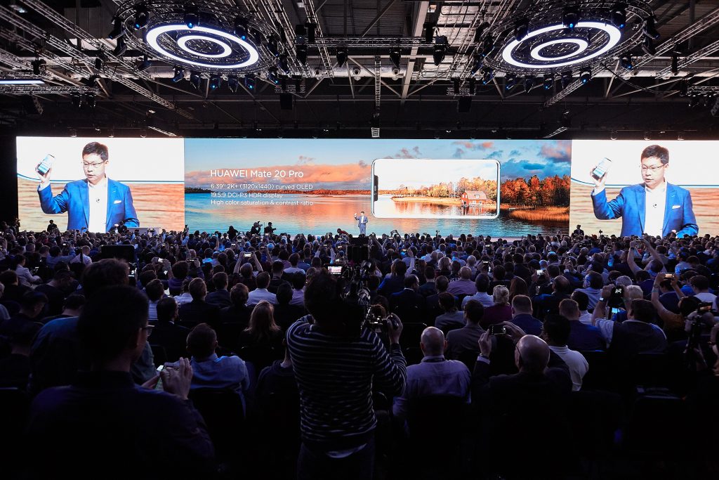 Вече може да разгледате Huawei Mate 20 Pro в София, а от понеделник да го купите