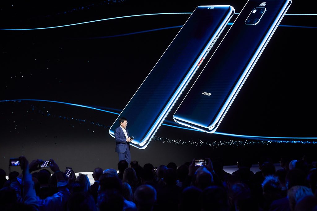 Вече може да разгледате Huawei Mate 20 Pro в София, а от понеделник да го купите
