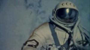 Преди 54 години Алексей Леонов става първият човек излязъл в открития Космос (видео)