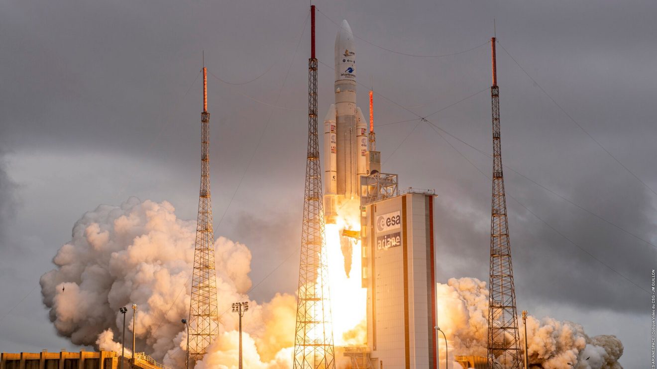 След 27 години и 116 полета тази седмица европейската космическа ракета Ariane 5 казва сбогом