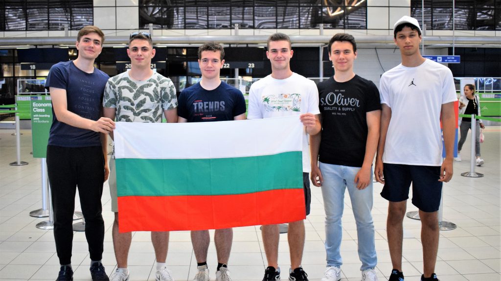 Най-добрите български математици заминаха за Международната олимпиада в Япония