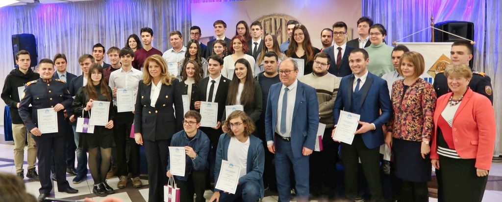 Фондация „Еврика“ връчи големите си годишни награди и 43 стипендии на изявени ученици и студенти
