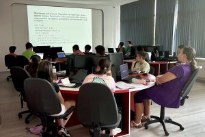 Националната лагер-школа по информатика се провежда в Габрово