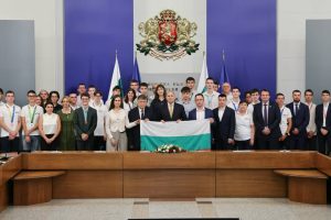 Министър-председателят отличи с грамоти националните отбори по науки за 2026 г.