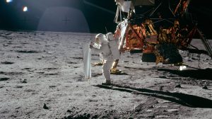 Apollo 11: Улавяйки Слънцето (Астрономическа снимка на деня – APOD)