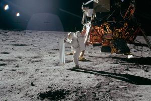 Apollo 11: Улавяйки Слънцето (Астрономическа снимка на деня – APOD)