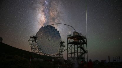Отразен метеор и Млечният път (Астрономическа снимка на деня – APOD)