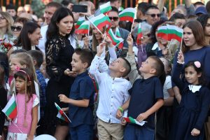Учебната 2026/2027 започва за над 700 000 ученици в 2322 училища, над 55 000 първокласници прекрачват училищния праг за първи път