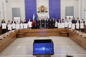 Медалисти от международни олимпиади са сред новите 15 стипендианти на INSAIT