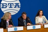 Министър Вълчев: Участието в олимпиади дава на децата увереност да преодоляват предизвикателства